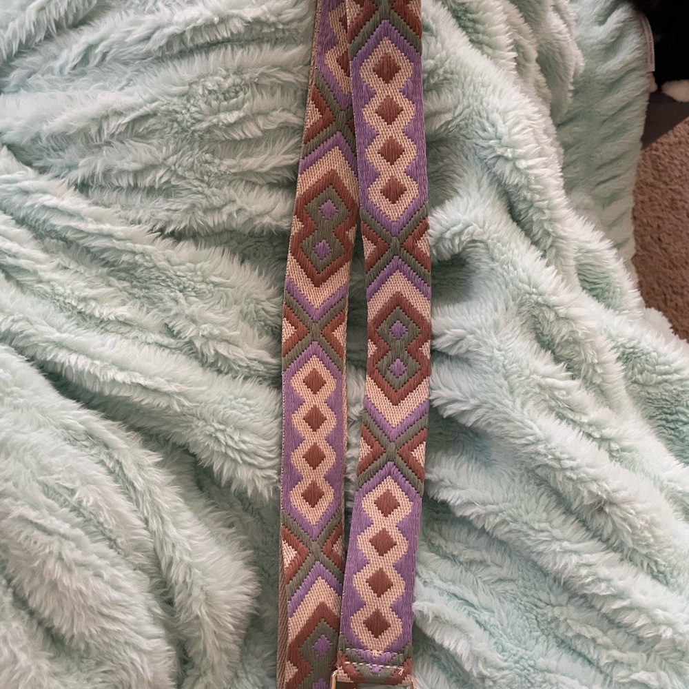 Geometric Patterned Woven crossbody strap - Picture 2 of 3